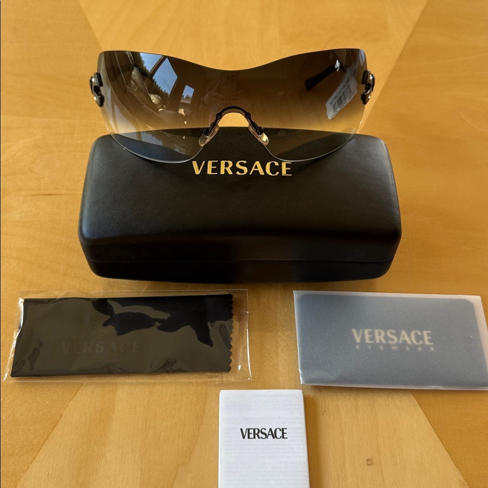 New Stunning Versace Sunglasses Mod. 2043-B Gradient